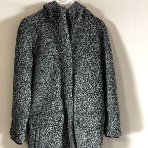 NEW Women’s Coat Size 4 Wool Blend Gorgeous Black and Gray color GAP Brand